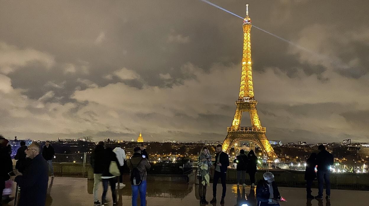 Una imagen de la Torre Eiffel, un símbolo de París