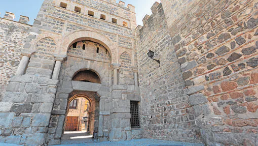 Puerta de Alfonso VI, a unos metros de la conocida Puerta de Bisagra, en Toledo