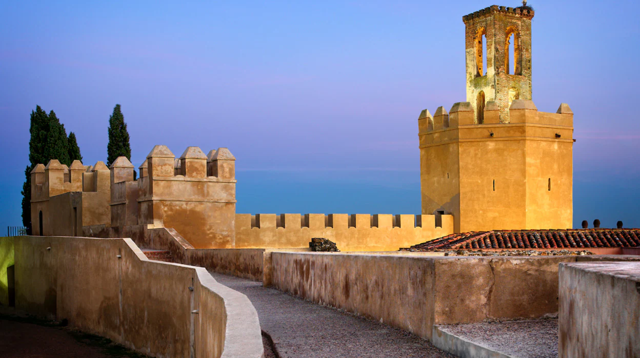 suicidio oleada brindis Secretos y leyendas de la mayor alcazaba de Europa, que está en Badajoz