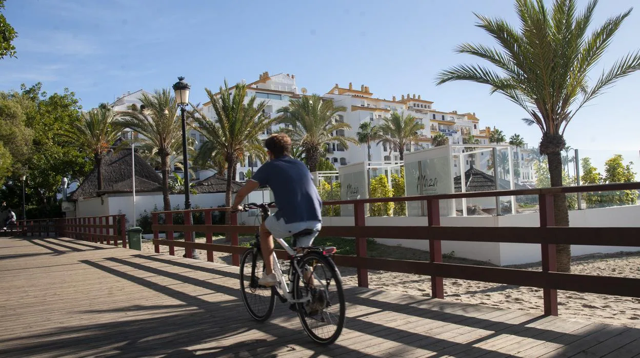 Viviendas turísticas en la playa del Ancón, en Marbella