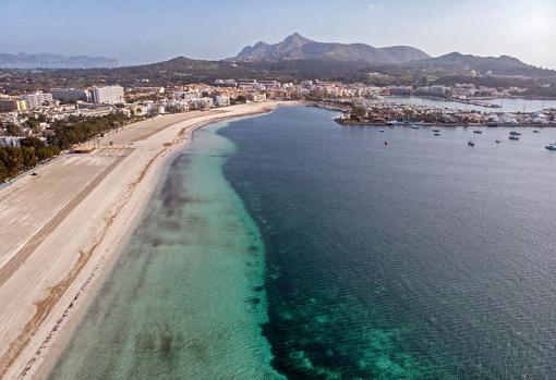 Vista aérea de Puerto de Alcudia y Playa de Muro