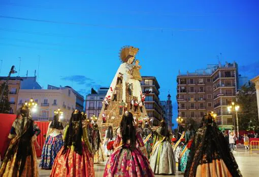 Ofrenda a la Virgen de los Desamparados de Valencia