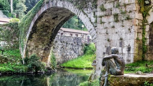 Puente Mayor y estatua del Hombre-Pez de Liérganes