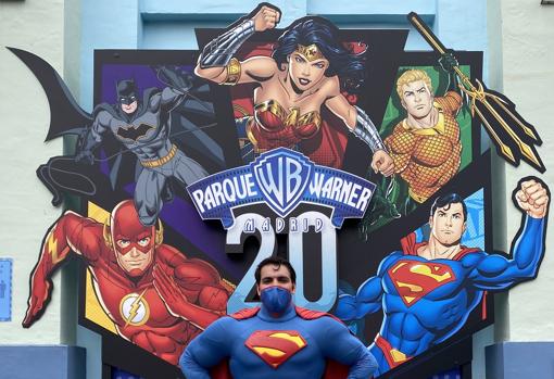 Superman en el 20 aniversario del Parque Warner de Madrid