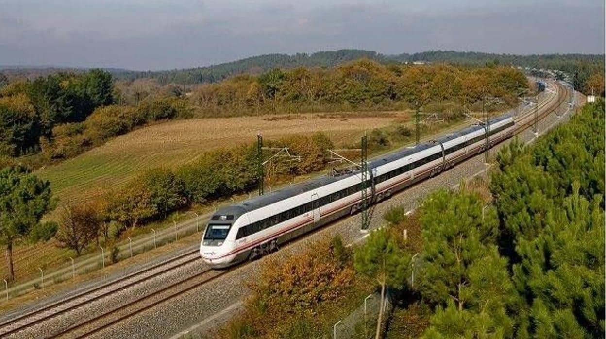 Un tren de la serie S121 desde Barcelona a Sevilla y Cádiz
