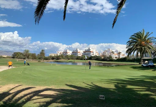 Vista del campo de golf de Playa Serena en Roquetas de Mar.
