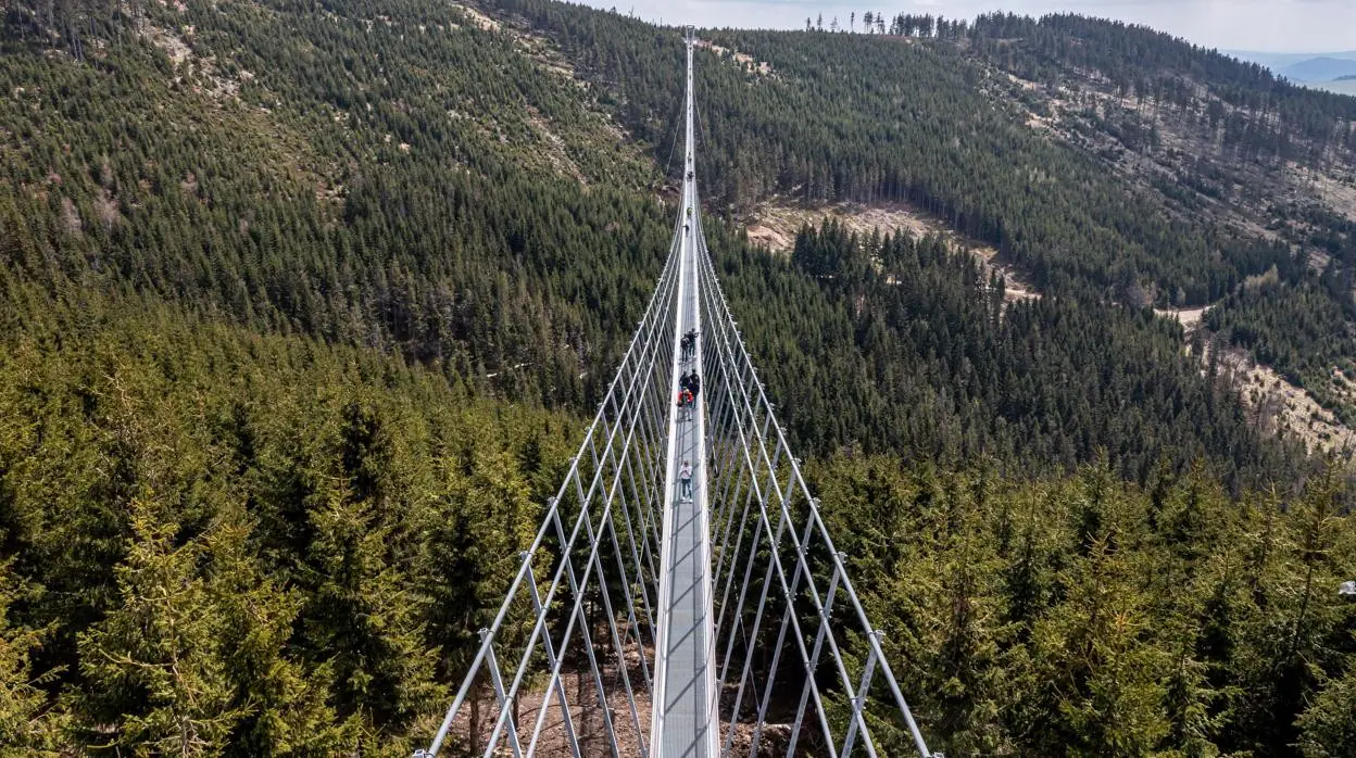 Imagen del puente Sky Bridge 721 en Dolni Morava, República Checa