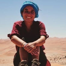 Laura Lazzarino en Deadvlei, Namibia