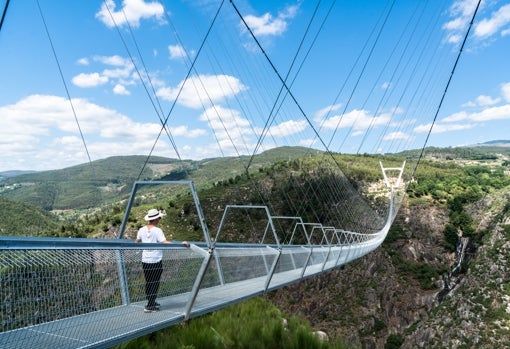 Puente suspendido de Arouca