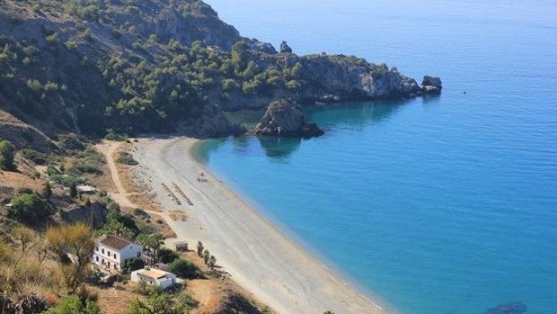 Las cinco mejores calas donde bañarse en la costa de Málaga