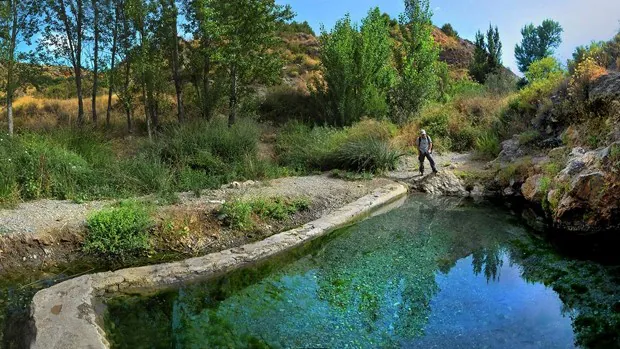 Cónchar y la Fuente que Ríe: un manantial de aguas termales al que se accede por una ruta a pie en Granada