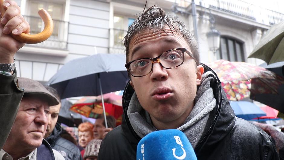 Errejón se suma a una marcha de jubilados con menor afluencia por la lluvia