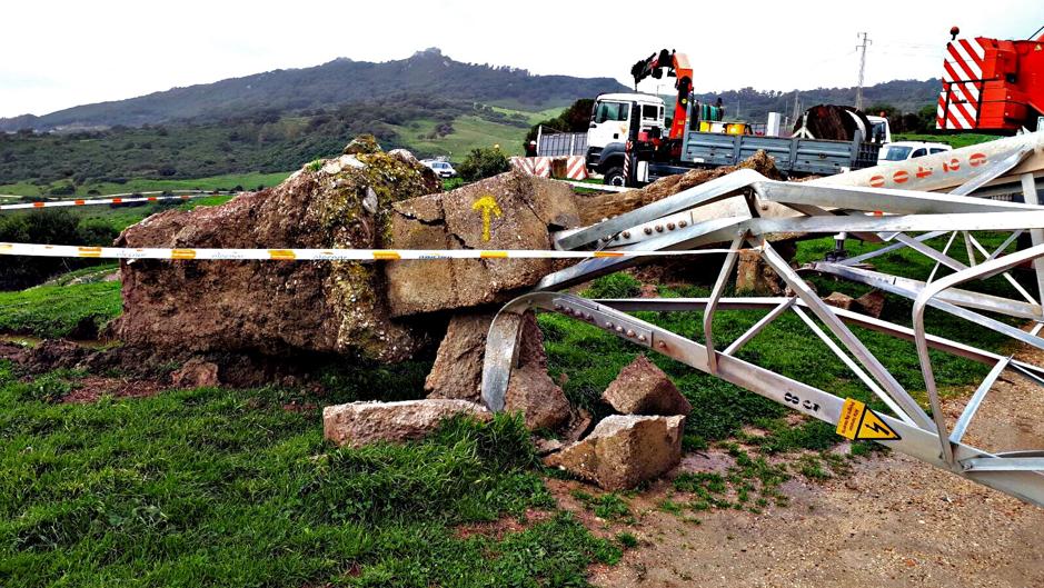 El viento provoca la caída de 34 torres de electricidad