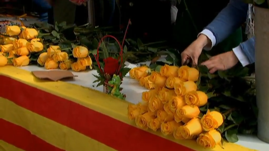 El amarillo del procés politiza Sant Jordi