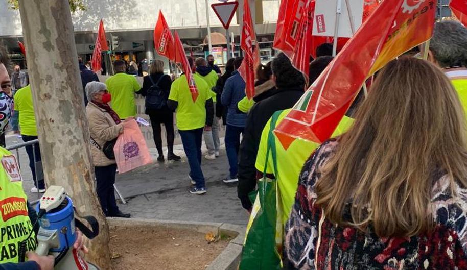 Trabajadores de la planta de Zumosol de Palma del Río salen a la calle en defensa de sus puestos de trabajo