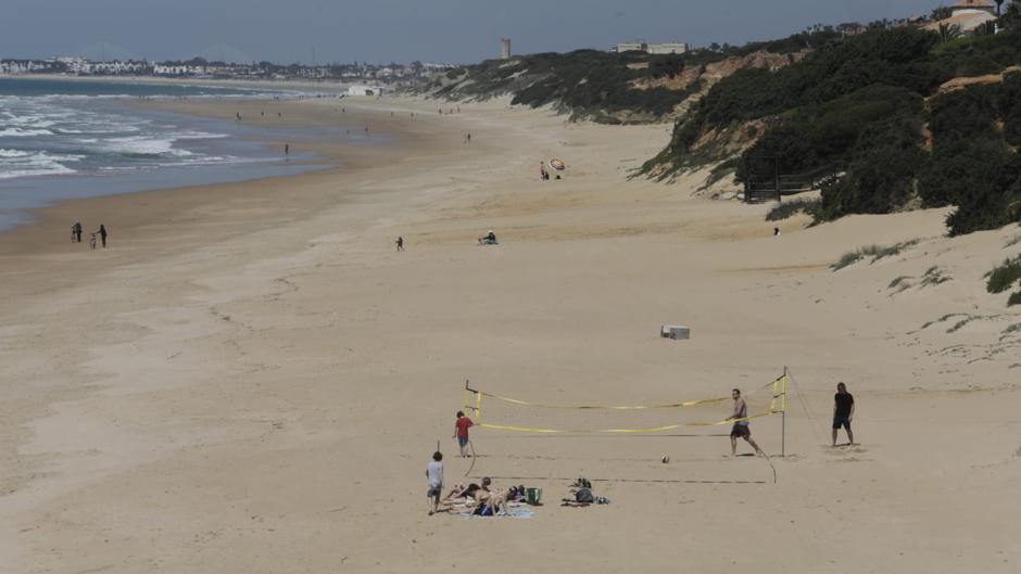 Así está la playa de Roche para la Semana Santa