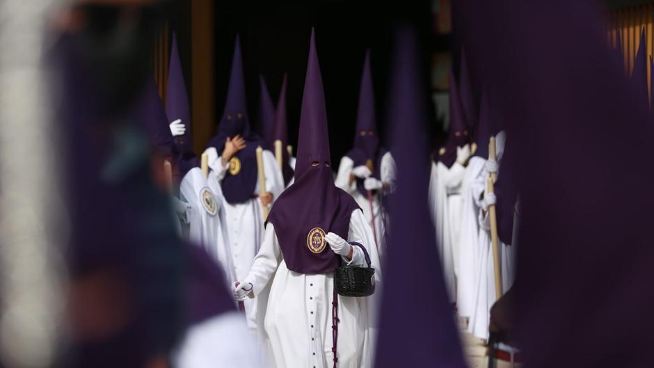 Así ha sido la salida del Señor de Nazaret de la hermandad de Pino Montano